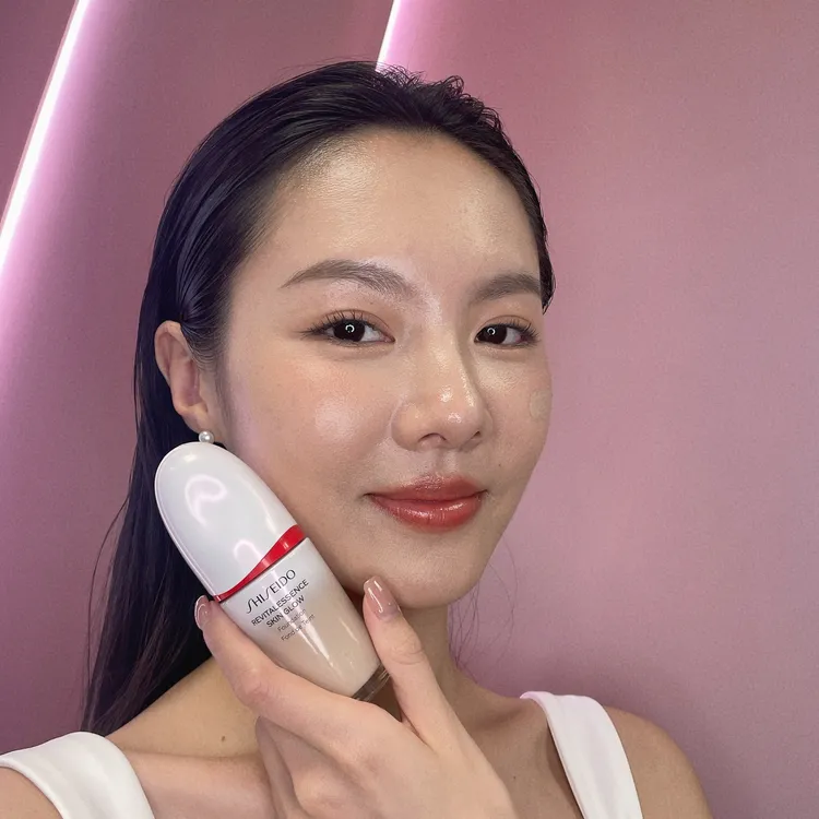 超聚光活膚精華粉底兼顧自然感與遮瑕度。張家玲攝