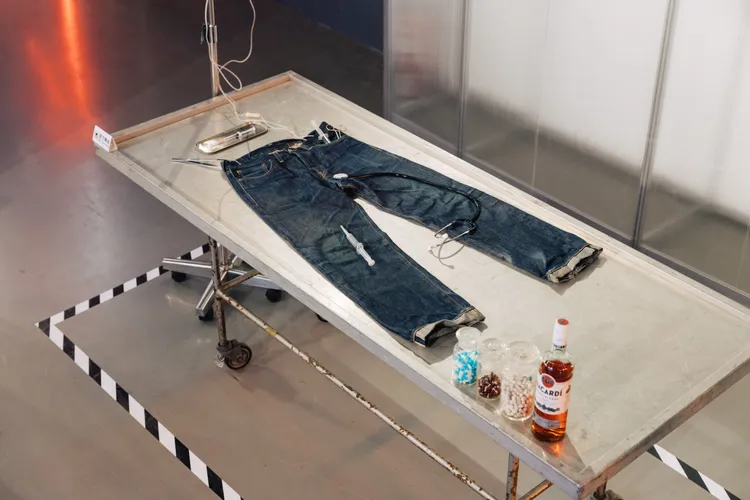 知名酒吧Asylum店長耶穌的養褲。品牌提供