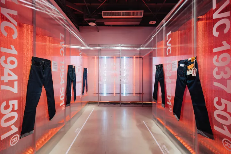 展區由不同時代的501褲款作為開頭。品牌提供