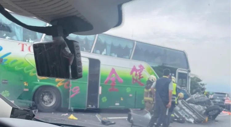 國道三號雲林路段重大車禍。翻攝記者爆料網