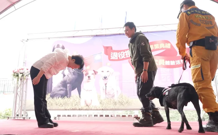 盧秀燕感謝3犬多年來奉獻。翻攝畫面