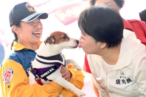 台中3搜救犬「毕业典礼」 卢秀燕祝福牠们找到幸福第二「狗」生
