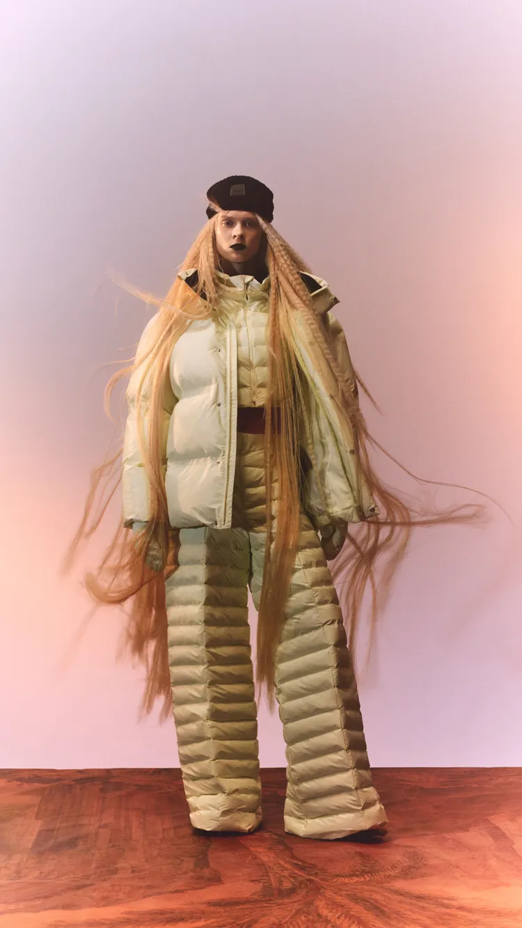 本季服裝更具潮流特色與流行輪廓。品牌提供