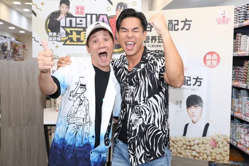 柯有倫合體直播主創300萬佳績 飆馬來文唱新加坡國歌