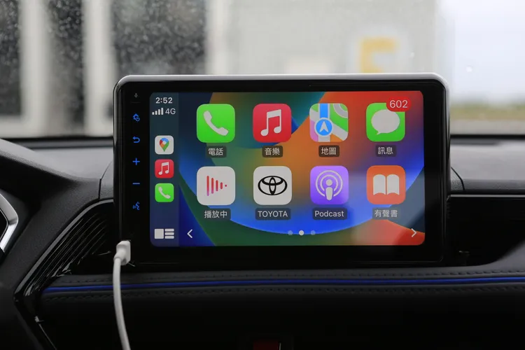 懸浮式的9吋螢幕是全車系標準配備，並支援Apple CarPlay與Android Auto連結。林浩昇攝