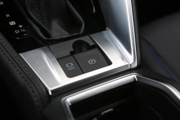 EPB電子手煞車與Auto Hold是全車系標準配備。林浩昇攝