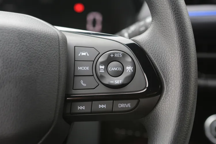 Toyota Safety Sense安全系統是全車系標準配備，其中包含了ACC全速域主動式車距維持定速系統。林浩昇攝