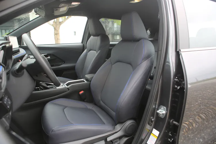 較高的座點帶來不錯的視野表現，前座舒適度及支撐性表現中規中矩，但能對應大部分體型使用者。林浩昇攝