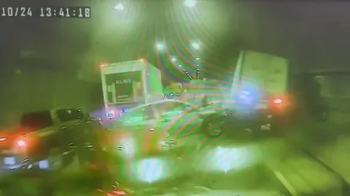 第一視角曝光!砂石車撞飛14車「如骨牌全倒」 新澳隧道內無處逃12傷