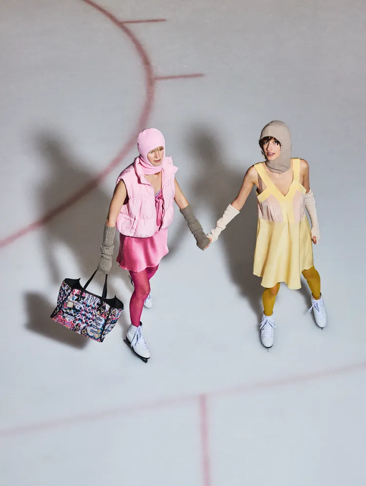 將山地服飾的拼接圖騰透過科技印花面料呈現。品牌提供