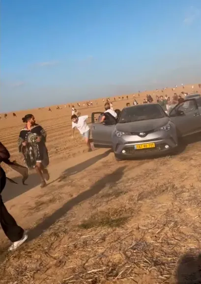 參加音樂節的民眾被哈瑪斯士兵追殺。翻攝CNN網站