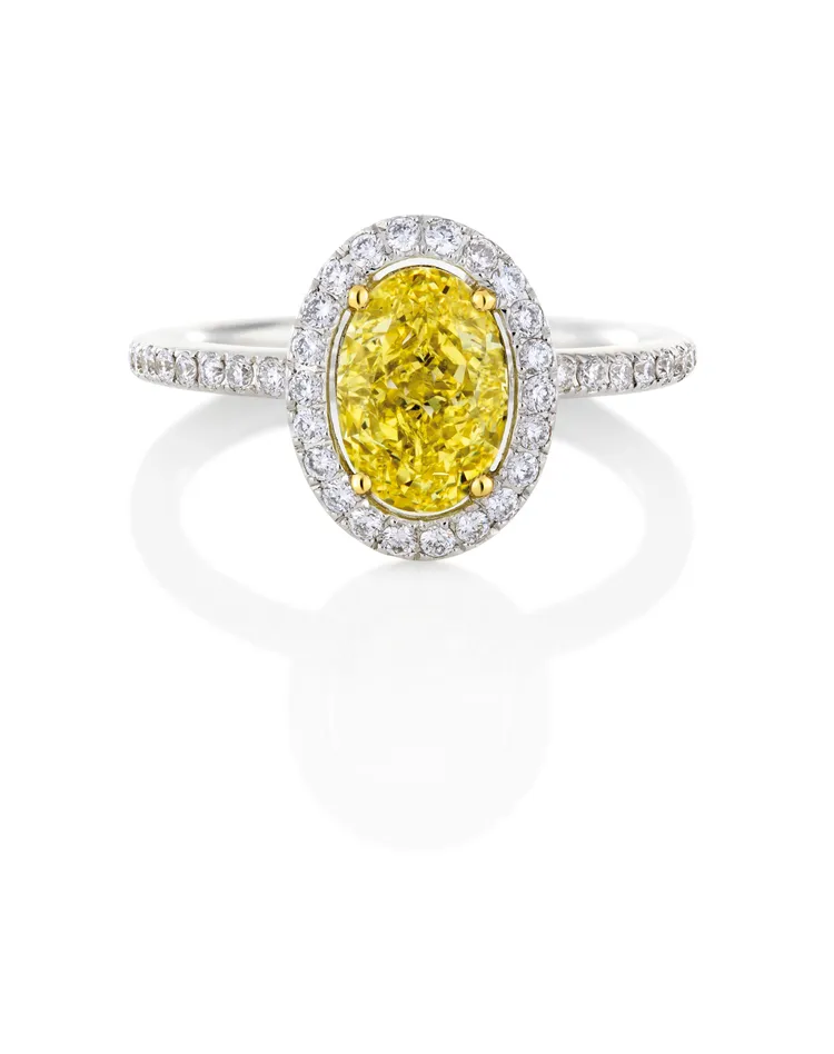 De Beers Aura高級珠寶橢圓形切割黃鑽戒指，約255萬元。品牌提供
