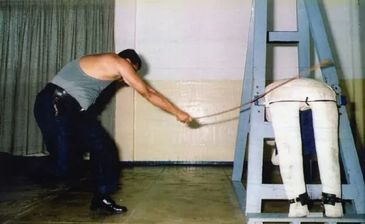 鞭刑伺候!癡漢大叔非禮女子 警方2小時內逮捕歸案