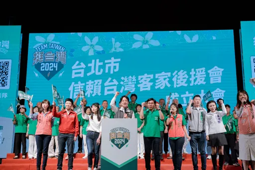 好囧!赖清德造势介绍高嘉瑜「一句话带过」 转头挺苗博雅「台下超嗨欢呼」