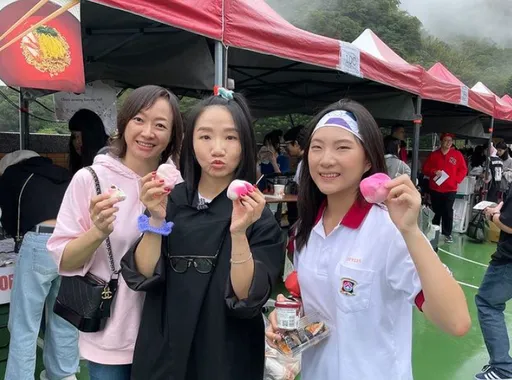 陶晶瑩夫妻為兒校慶「炒泡麵站3小時」 老師不讓走!結局超感動