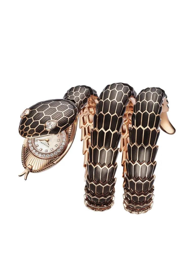 Serpenti Misteriosi頂級珠寶神秘腕錶黑色漆藝款。品牌提供