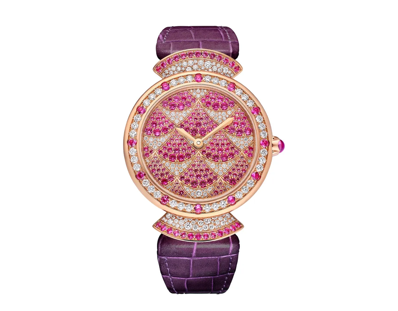 Divas' Dream Mosaic馬賽克珠寶腕錶粉紅剛玉款，37mm，玫瑰金錶殼，雪花鑲嵌扇形錶面，紫色鱷魚皮錶帶，Calibre BVL 191機械自動上鍊機芯，防水深度30公尺。品牌提供