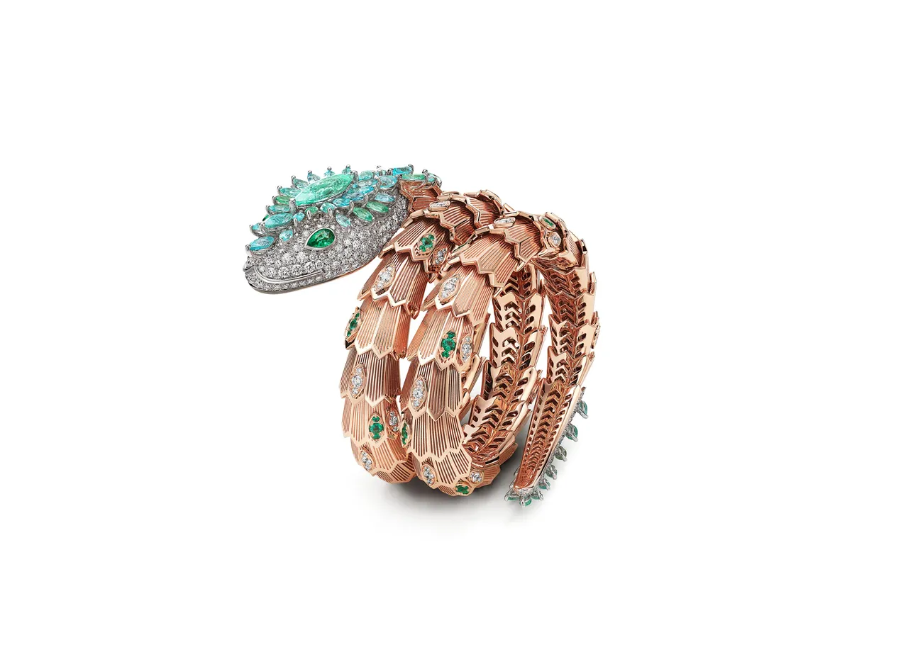 Serpenti頂級帕拉依巴碧璽、祖母綠與鑽石手環。品牌提供