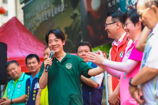 台中拼陸戰!賴清德展超人氣「合照簽名來者不拒」 再讚莊競程「第一名立委」