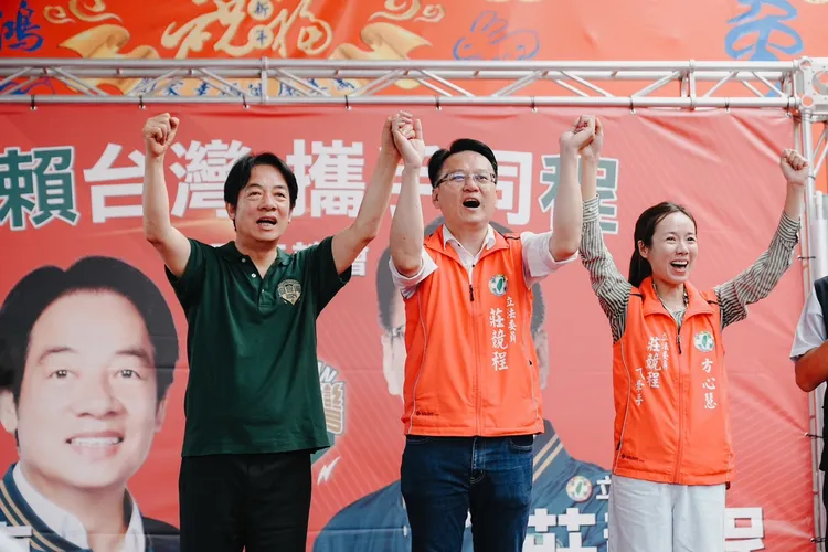 賴清德向民眾推薦莊競程。賴清德競辦提供