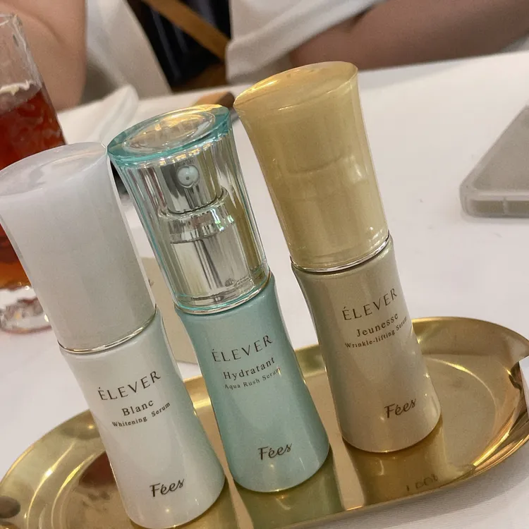 可依據肌膚需求，跟玻尿酸精華原液搭配使用的3款功能。張家玲攝