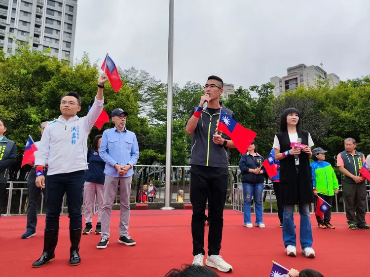 林口區長廖武輝藉由今(10)日升旗典禮，共同為中華民國祝賀，也期許未來能夠帶給民眾更多福利與建設。公所提供