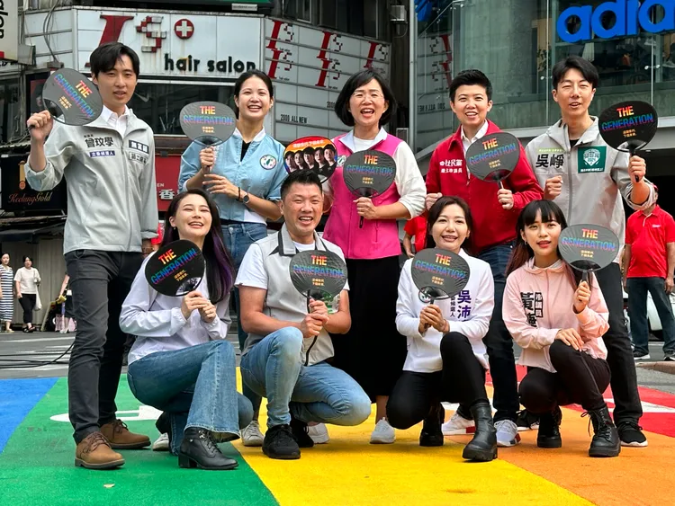 泛綠年輕世代立委參選人一同挺婚姻平權。潘袁詩羽攝