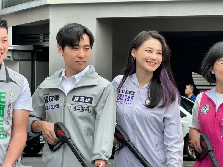 民進黨立委參選人賴品妤（右）與無黨籍立委參選人曾玟學（左）。潘袁詩羽攝