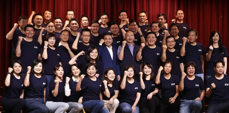 「戰鬥藍再動員」記者會，韓國瑜和侯友宜昨同台。林林攝