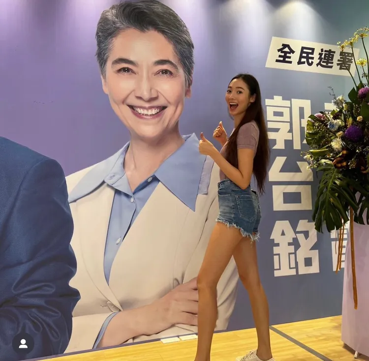 謝沛恩日前現身連署站支持媽媽賴佩霞參選。翻攝謝沛恩IG