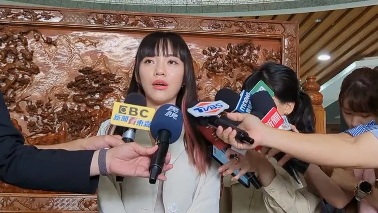 黃捷說，尊重黨中央安排。翻攝畫面