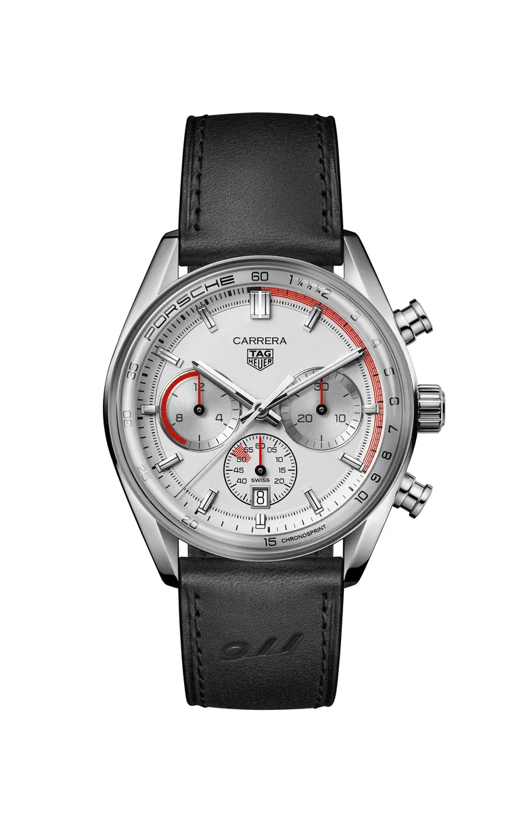 TAG Heuer Carrera Chronosprint x Porsche計時腕錶精鋼款，42mm，精鋼錶殼，炫光銀色錶面，黑色小牛皮錶帶，Calibre TH20-08自動上鍊機芯，防水深度100米，動力儲存80小時，30萬2900元。品牌提供