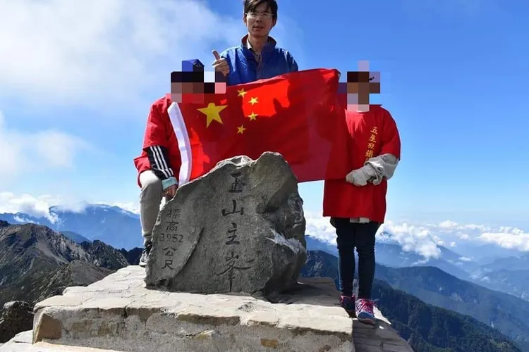 台灣共產黨副主席鄭建炘。翻攝臉書台北市議員參選人-鄭建炘-大安文山五星旗鐵衛隊
