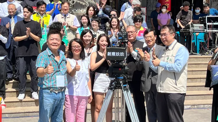 台灣原創影集《回憶暫存事務所》今在台南正統鹿耳門聖母廟舉行開鏡記者會。民眾提供