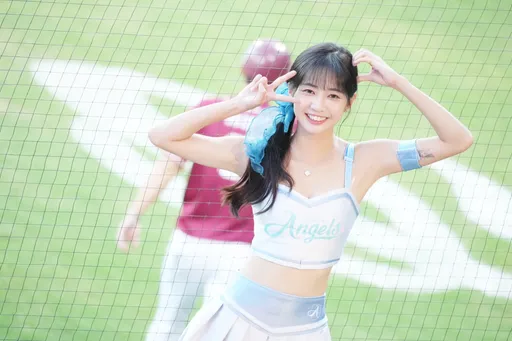 啦啦隊女神慈妹熱愛水上活動 考到潛水員證照