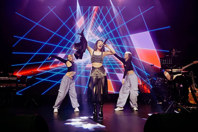 閻奕格熱跳《滿格》開場。華研國際提供