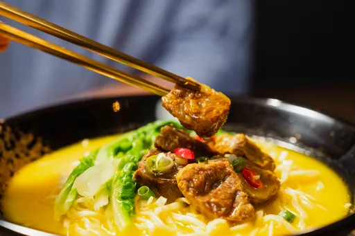 牛肉麵也跟酸辣風？家樂福熱銷TOP1牛肉泡麵竟然是「它」！