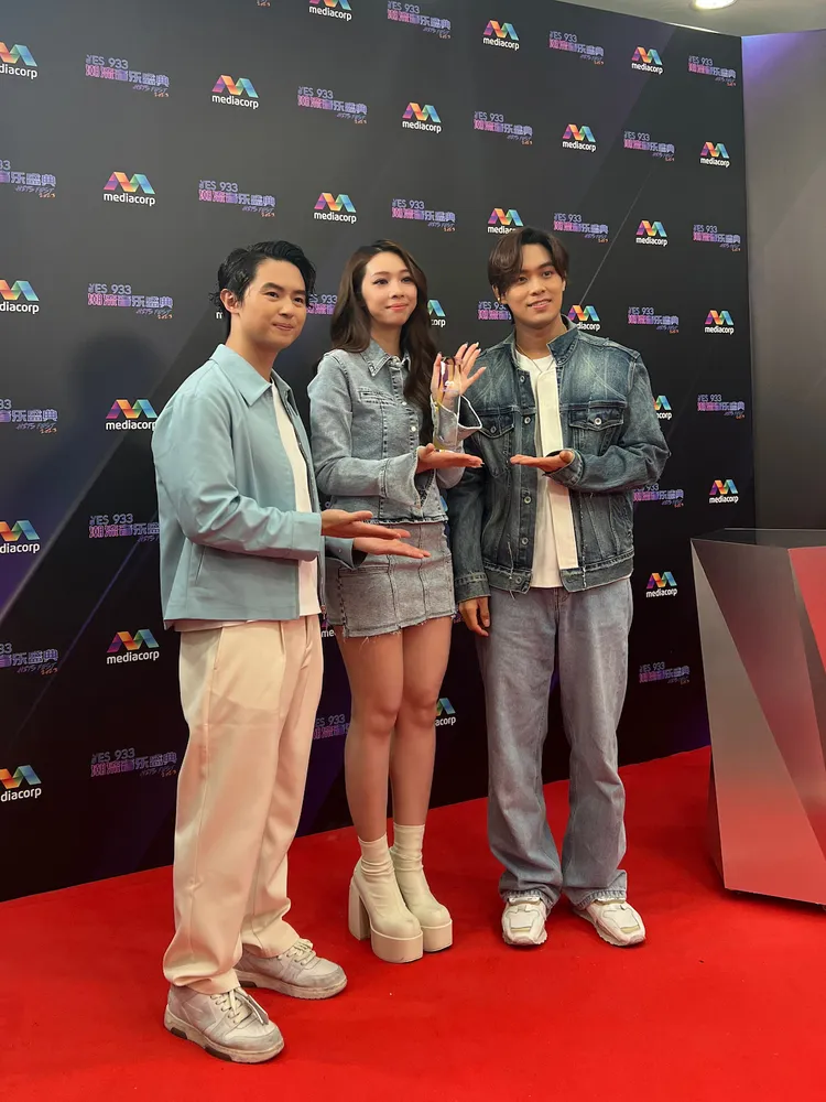 告五人開心拿下年度歌手獎。相信音樂提供