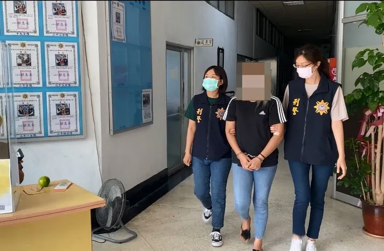 蔡女被依毒品、妨害公務等罪嫌移送高地檢。警方提供