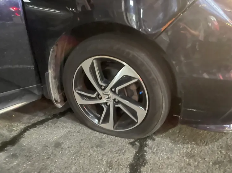 員警開1槍射破輪胎。警方提供