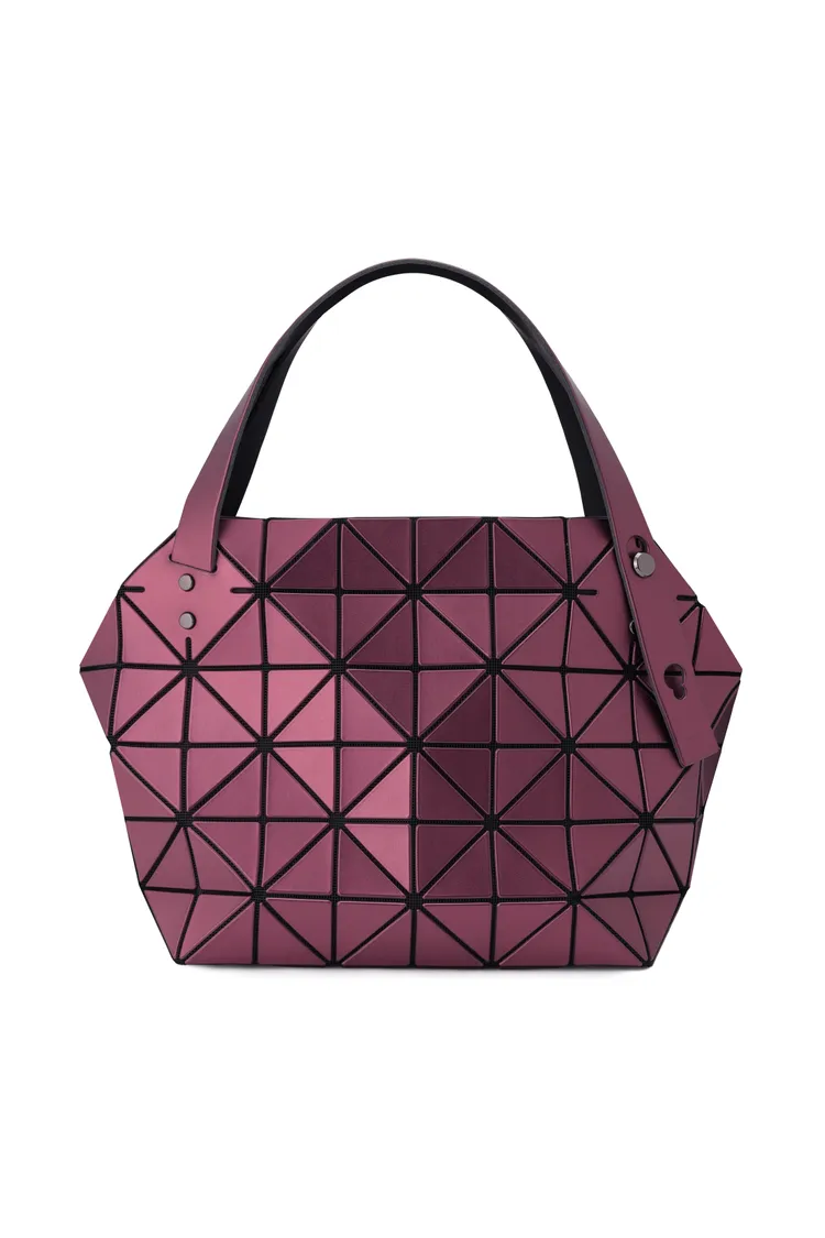 奧拉方形M手提包，2萬5600 元。品牌提供