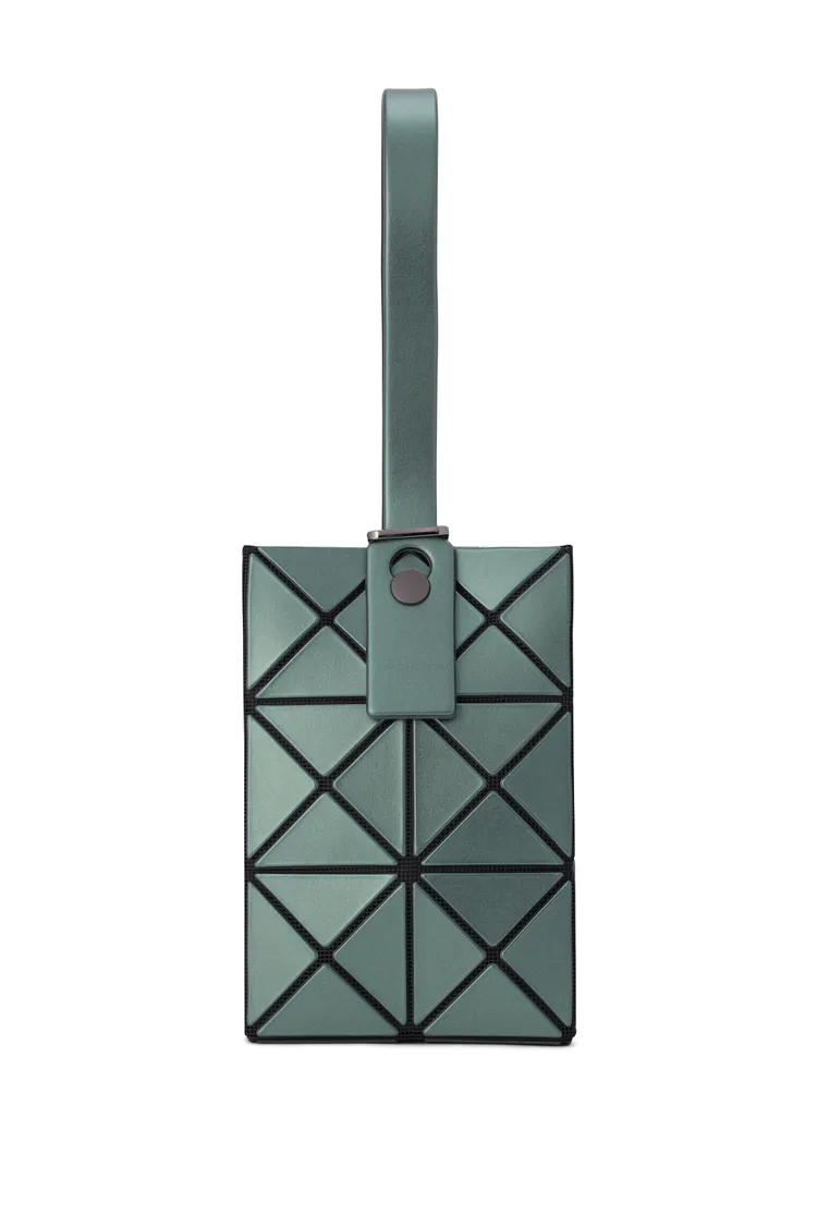 暮色透光XS手拿包，1萬5600元。品牌提供