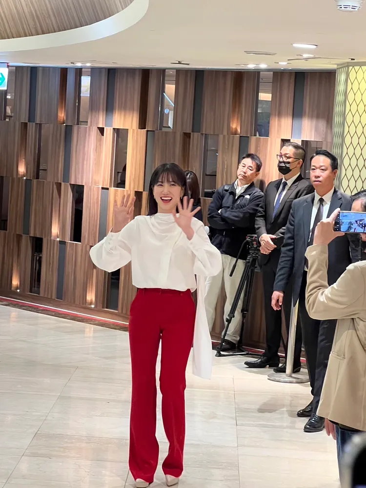 朴恩斌作風親民，直接走到粉絲面前問候。攝影中心攝