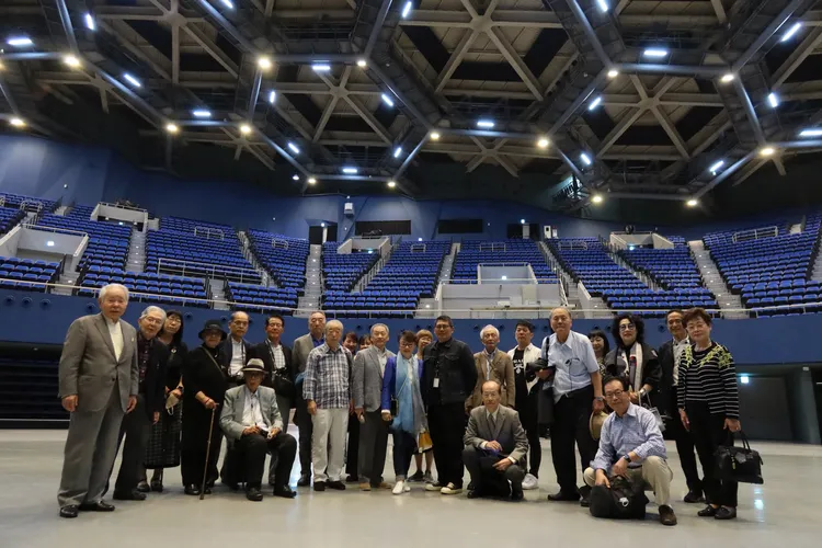 翁倩玉與多位日本友人特地參訪高流，並在海音館內停留多時，了解場館設計特色。高流提供