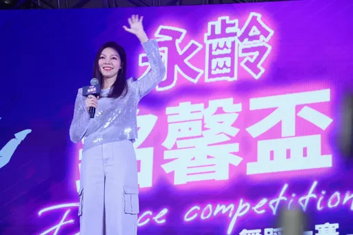 曾馨瑩49歲生日亮麗現身　銘馨盃決賽要參賽者「盡情表現」