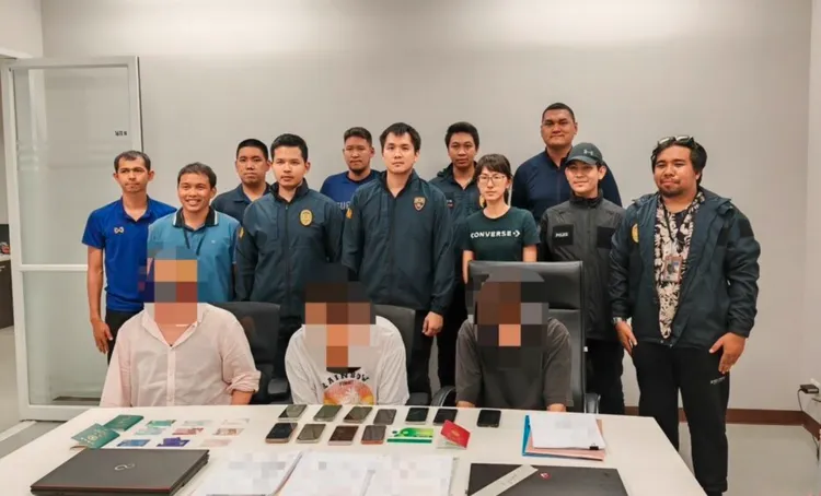 泰國警方幹員分批拘捕4人，圖為其中3名落網的3名嫌犯。泰國警方照片