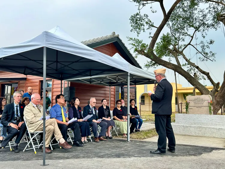 馬克威爾基副會長於戰俘營紀念會演說。縣府提供