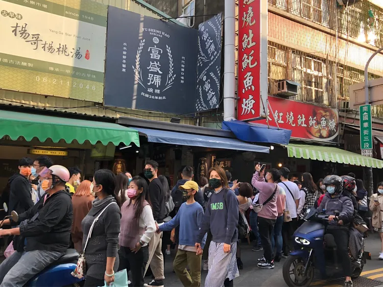 國華海安商圈人潮。資料畫面