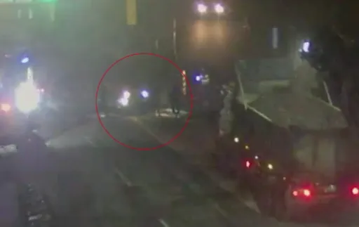 不讓砂石車先過 凶狠騎士5打2!逃沒半小時即遭逮