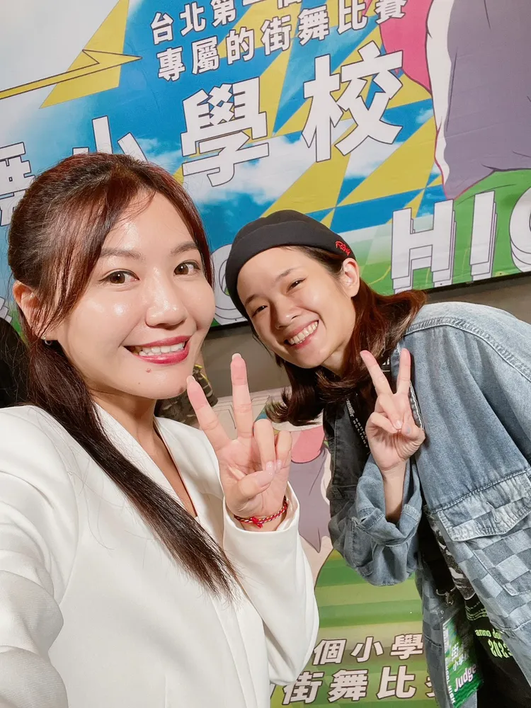 台北市議員吳沛憶（左）與中華民國街舞運動推廣協會、Team SKIP共同主辦的「Young School High 街舞小學校 Vol.1」。吳沛憶提供